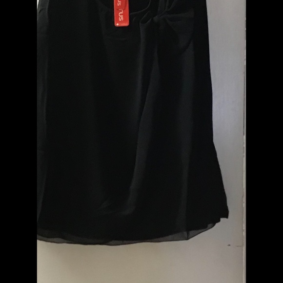 🌟 Plus Tank with Chiffon Overlay - Picture 2 of 6